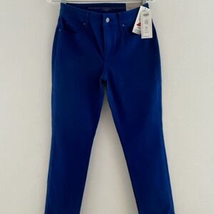 NWT Chico’s Women jeans Girlfriend Slim Leg Crop hues Lycra  Size 00 (2)